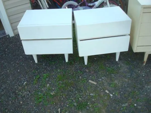 pair white night stands