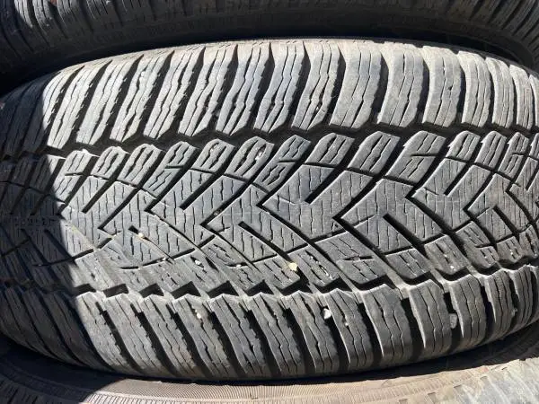 225/55/17 NOKIAN SET OF 4