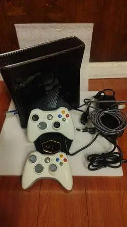 Polished Black Xbox 360 Slim - Refurbished - 320GB - 2 Controllers MOD