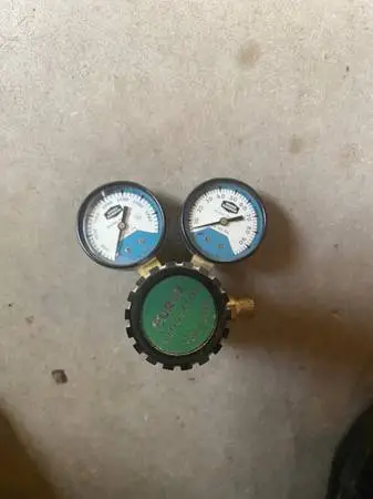 Oxygen regulator