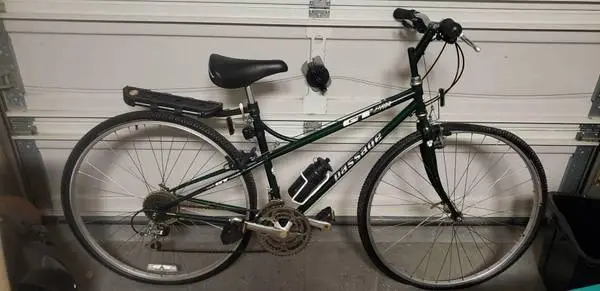 Bikes 26; Locks; Suspension Seat, Deliver?
