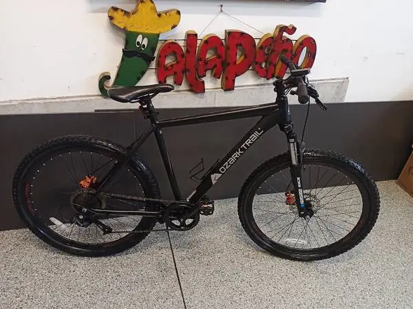 LARGE 27.5 RIM OZARK TRAIL VIBE 8 SPEED MOUNTAIN BIKE BRAND NEW