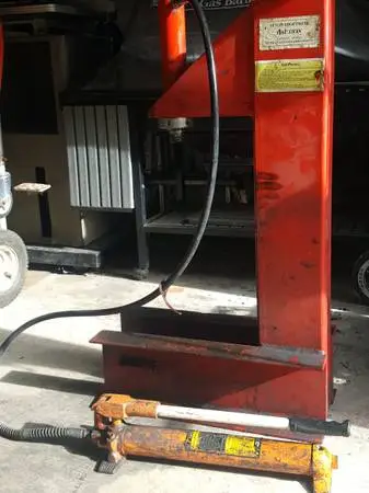 10 TON HYDRAULIC C-FRAME PRESS