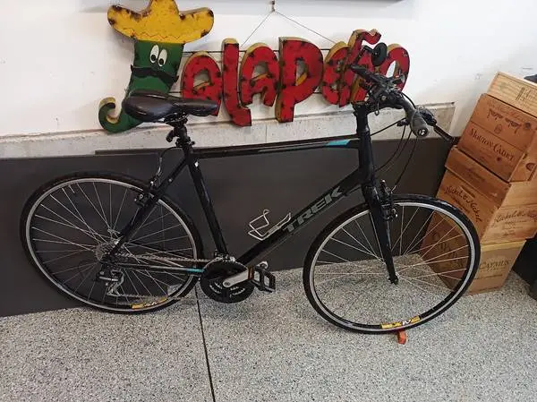 XL 22.5 TREK FX 2 HYBRID 24 SPEED HYBRID CRUISER IN PRISTINE COND