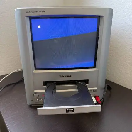Vintage Toshiba 9 CRT Retro Gaming TV / DVD Combo (MD9DL1) - AC/DC