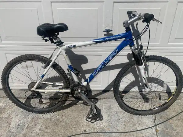 Specialized Rockhopper Hardtail Mountain Bike 24 speeds 26 tires