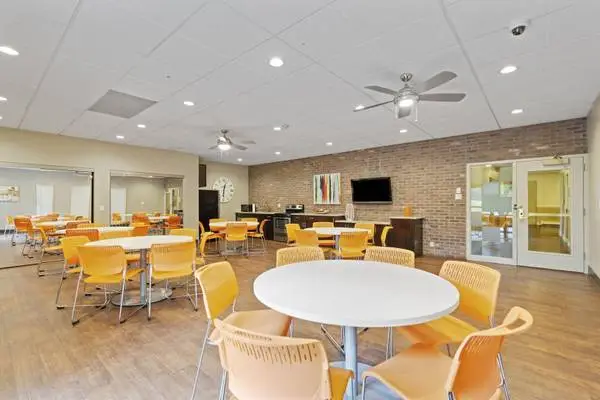 Walk to Bus Line, Package System, Ceiling fans
