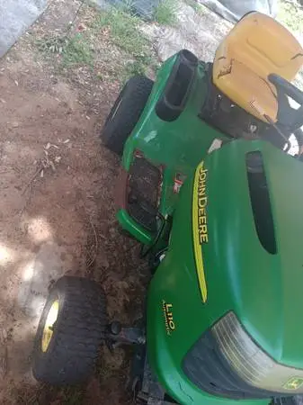 JOHN DEERE RIDING MOWER