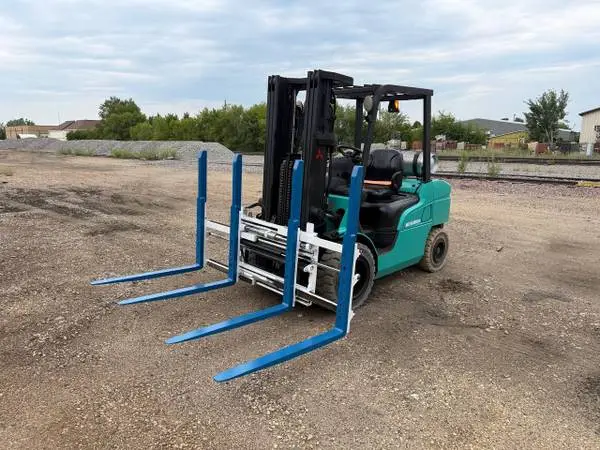 Extra Wide 2017 Mitsubishi 6000 lb Forklift Propane Pnuematic Outdoor