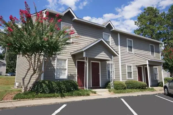 Quality 1 bed, 1.5 bath with the amenities you desire! 730 Sq Feet!