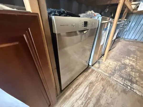 23.5W SS Bosch Dishwasher Built In Model # SHEM3AY55N/01 Used
