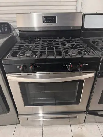 Frigidaire stainless gas stove 4 burner