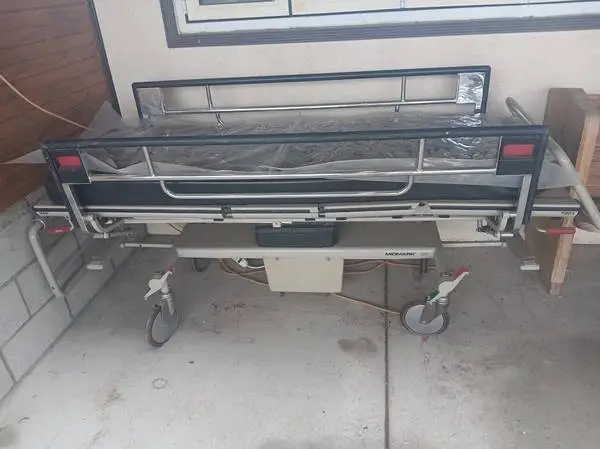 Gurney/ rolling bed