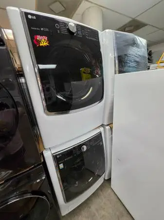 Lg 5.3 cu ft steam washer and gas dryer set