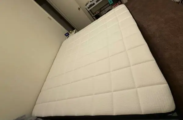 King size hybrid mattress with 3 inch memory foam topper. $200