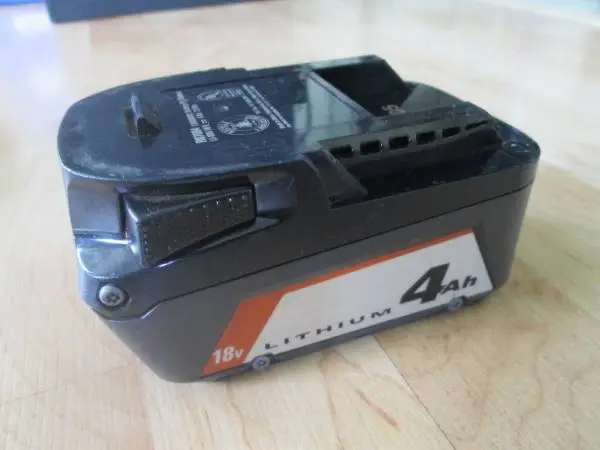 Rigid 18V Lithium-Ion 4 Amp Hour Battery/Fuel Gauge