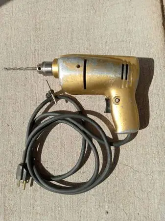 Electric power drill with key and locking trigger