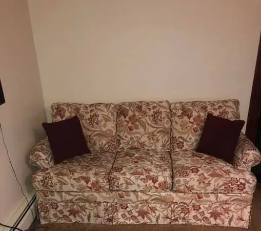 England Mietta Vintage Couch and Love Seat 4 Collindale Chianti Pillow