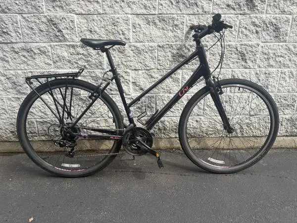 Women’s Liv 21-speed hybrid commuter bike LARGE for 57 to 6’0”