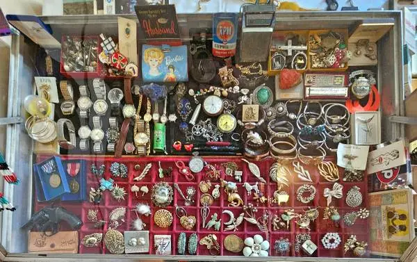 HUGE Downey EsTaTe SaLe - Vintage Treasures & MORE ! ATTN ROCKHOUNDS