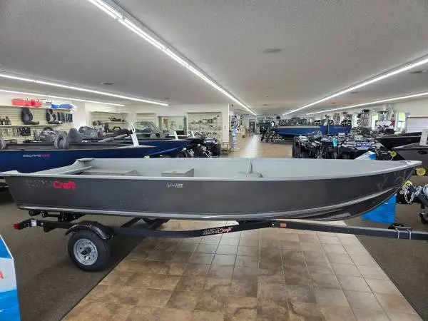 2026 Alumacraft V16 & roller trailer