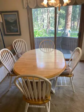 Nice table and chairs