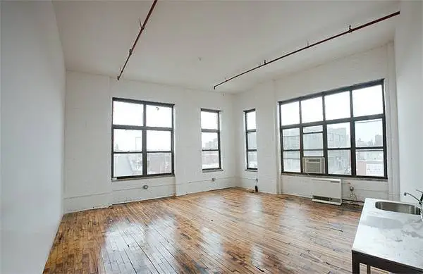 __________Amazing CORNER LOFT Office___________High Ceiling___________