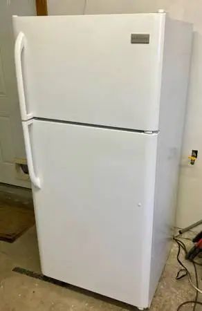 Frigidaire Refrigerator. 18 Cu Ft