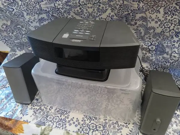 AWESOME BOSE WAVE AM/ FM RADIO $60 AND Companion Ser II speakers $25