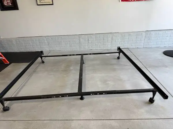 Adjustable Bedframe with center support King/Queen