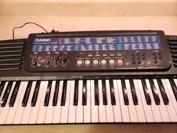 Casio CT-647 Keyboard Instrument Vintage