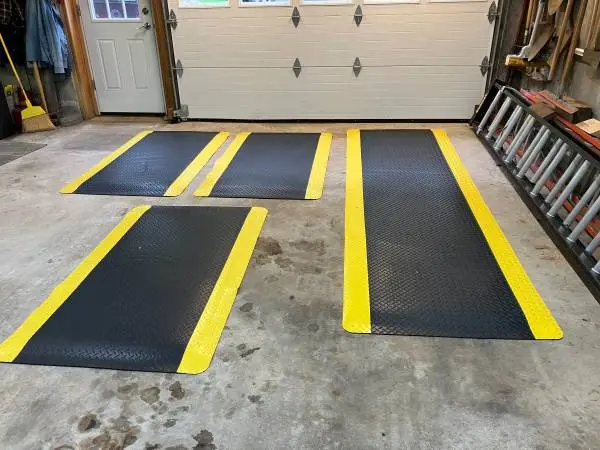 ANTIFATIGUE RUBBER MATS