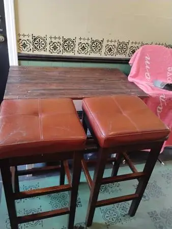 2 counter stools
