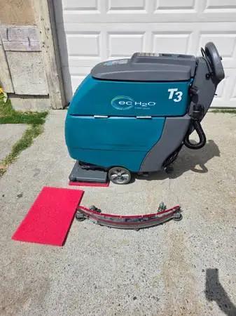 Floor scrubber machine.TENNANT T3.20TRACTION.free del.hablo esp.