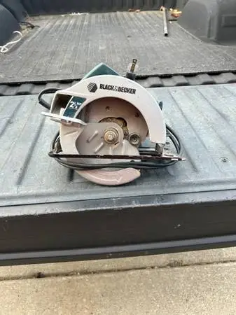 BLACK AND DECKER CIRCULAR SAW $21