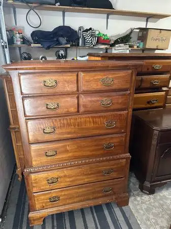 Chest of drawers