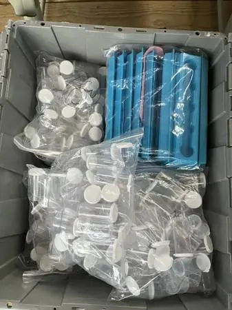 630 40 ml plastic containers with push on tops