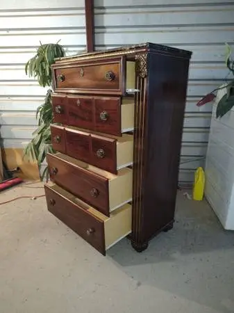 🟡 bonito dresser in great condition and shape 🟡