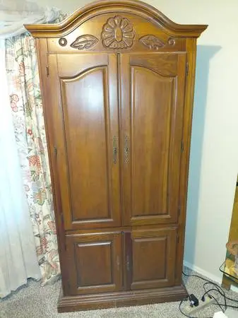 Must SELL ~ Wooden Armour/Entertainment Ctr. ~