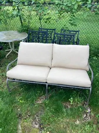 MUST GO!!! Brown Jordan Bench with Cushions