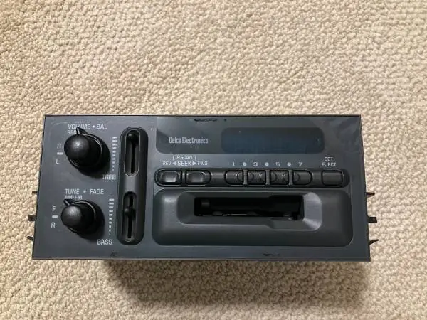 Delco car radio and cassette player model 16194545