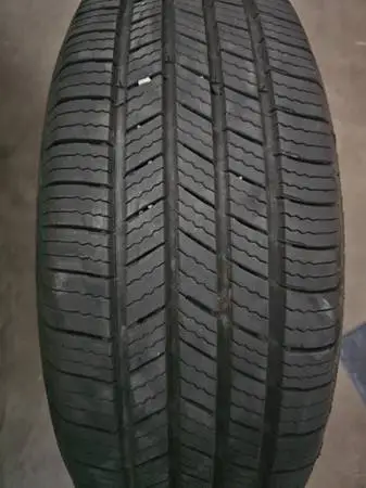 2- P 215 65 R 16 ... Michelin Tires