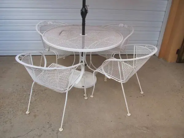 Vintage Russell Woodard Metal Outdoor Patio Table 4 Chairs Umbrella