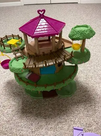 PLAY TREE HOUSES