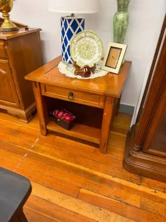 Oak End Table w/1 Drawer and Cubby Shelf Below