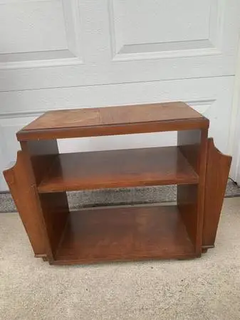 WOOD END TABLE / MAGAZINE RACK