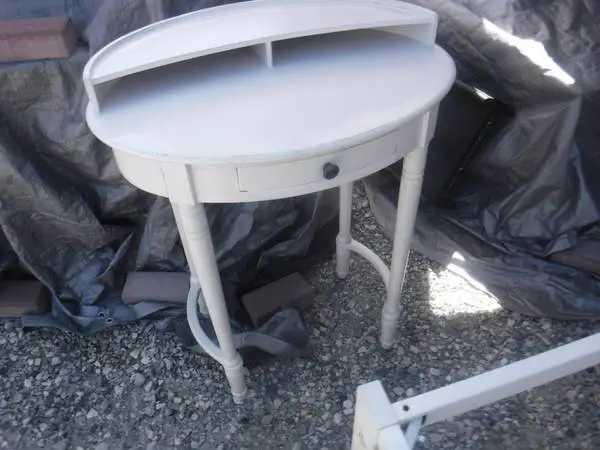 Modern White Oval Side Stand
