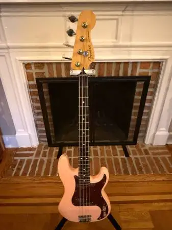 Limited Edition Player II Precision Bass®, Shell Pink