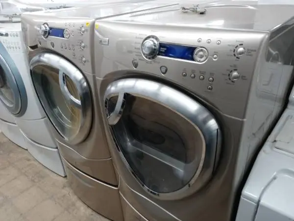 🌲GE Profile tan front load washer and dryer set on pedestals
