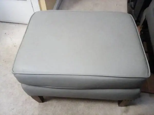Single chair and ottoman